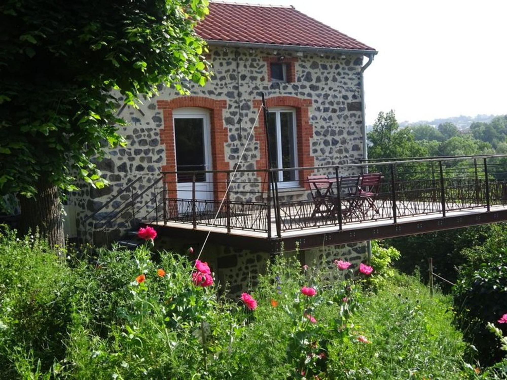 Gite Charmant Avec Terrasse Et Wifi Au Puy-En-Velay - Fr-1-582-331 Le Puy-en-Velay Exterior photo